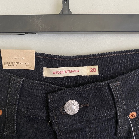 NWT Levi's Wedgie Straight Leg Button Fly Corduroy Jeans Pants Cords Soft Black - Picture 6 of 8